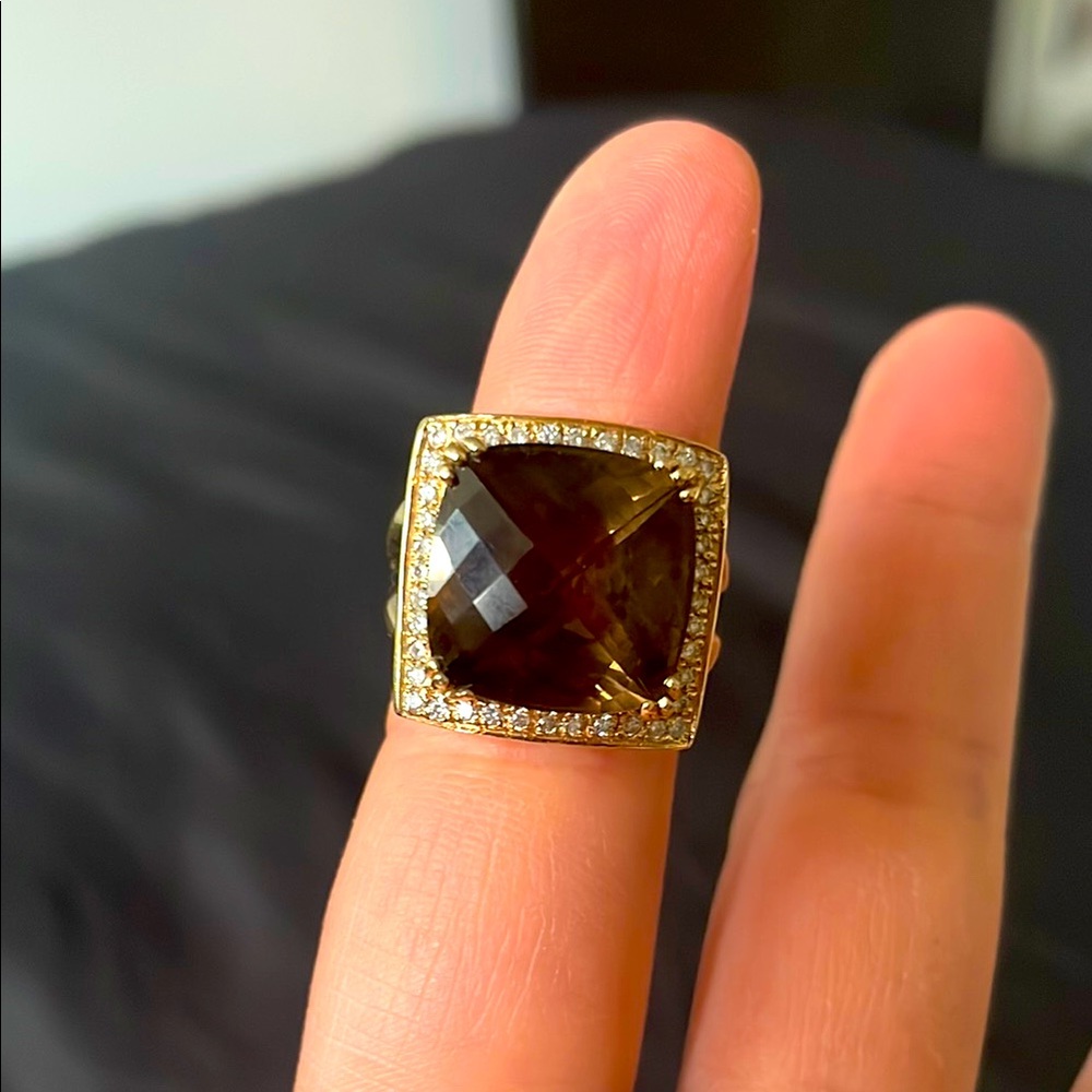 Elegant Gold and Brown Gemstone Ring